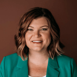 Laura Upton headshot